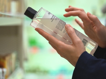 reading product label